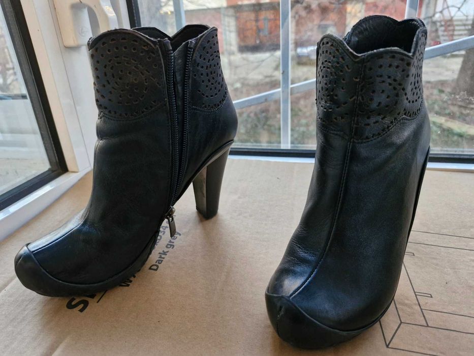 Елегантни дамски боти от естествена кожа, размер 36