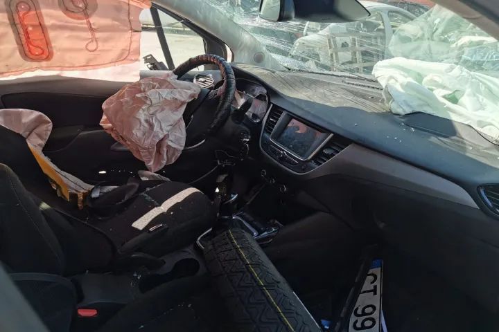 oglinda stanga dreapta volan lampa prag praguri planetara stanga dreapta brat fuzeta etrier calaret  Opel Crossland X an 2018, motor 1.2 benzina cod motor HN01 (B12XHL)   Dezmembrez