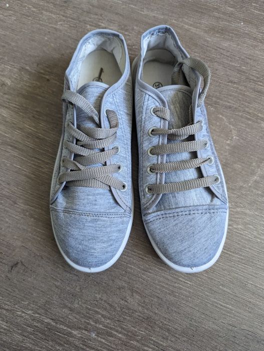 Предлагам нови гуменки