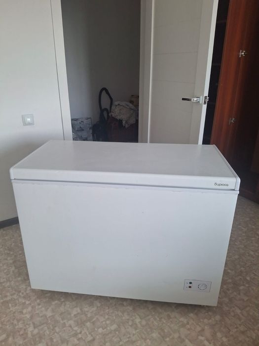 Продам морозильник