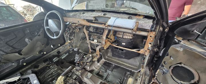 Bara spate Ford Focus prima generatie