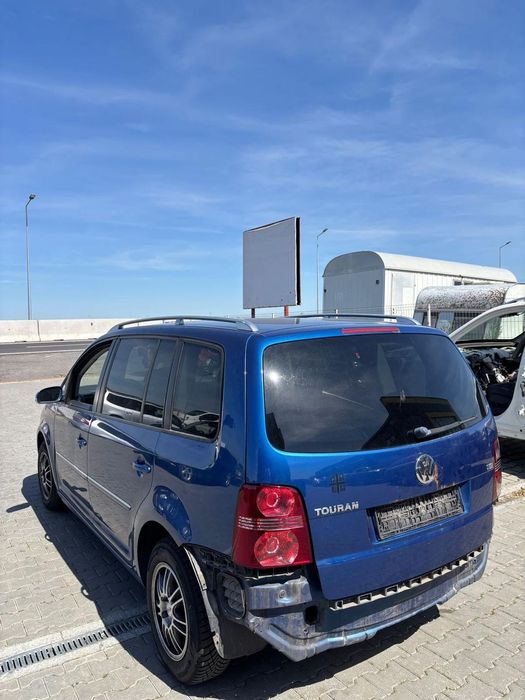 Dezmembram Volkswagen Touran 1.4 benzina (BMY) din 2009