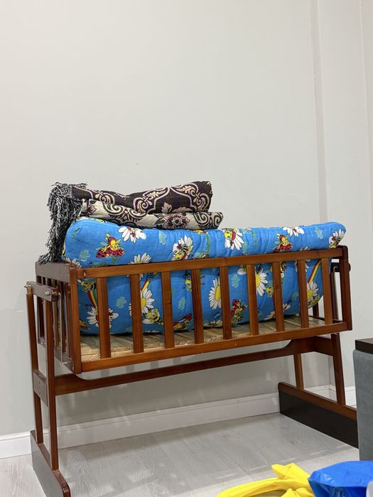 Детская кровать из дерева