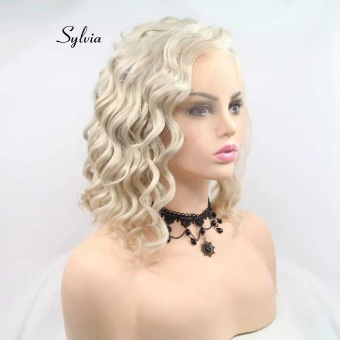 Къса къдрава платинено руса перука Mixed Blonde – Lace Front 35 см