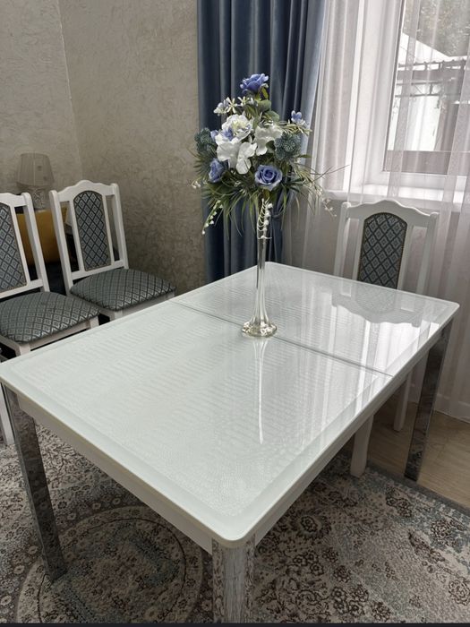 Продам  стол стеклянный