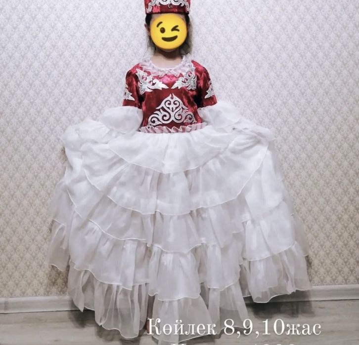 Платья две шт на девочку. 8,9л