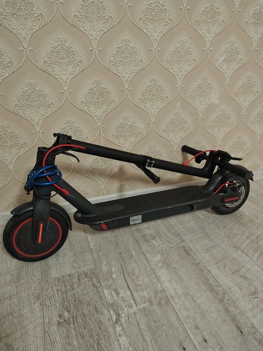 Продам электросамокат xiaomi m365 pro