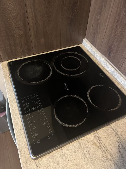 Цяла кухня 260 см с електрически котлони,мивка, смесител и абсорбатор