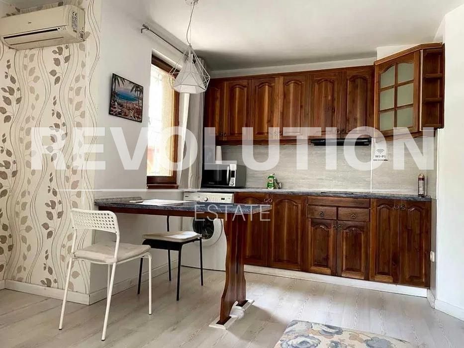 Дава се под наем Двустаен апартамент в Варна, Център - 48 кв.м за 700 € - Снимка #2