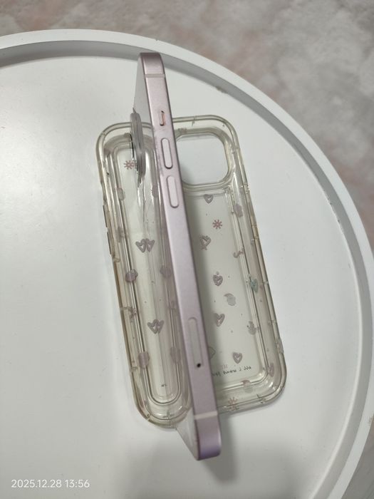 Vând iPhone 13 Pink