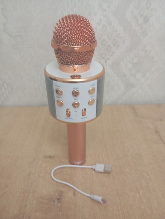 Караоке-микрофон в отличном состоянии (Rose Gold)