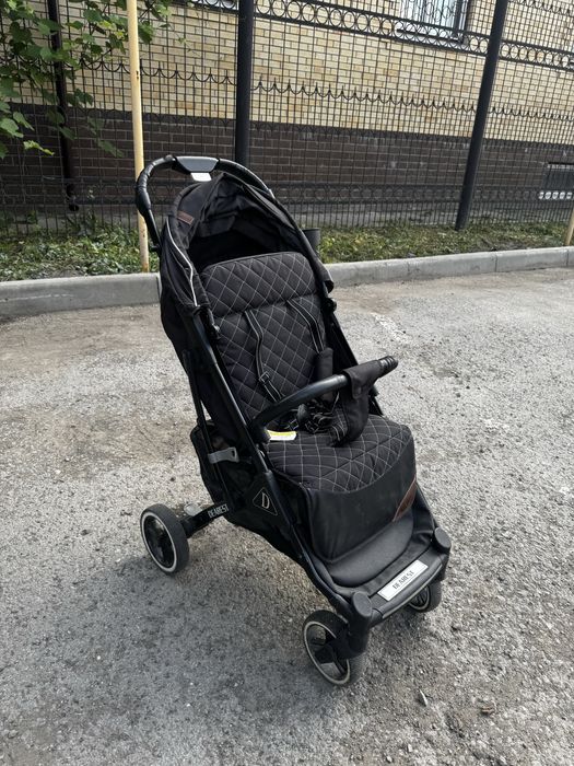 Продам коляску складывается в чемодан