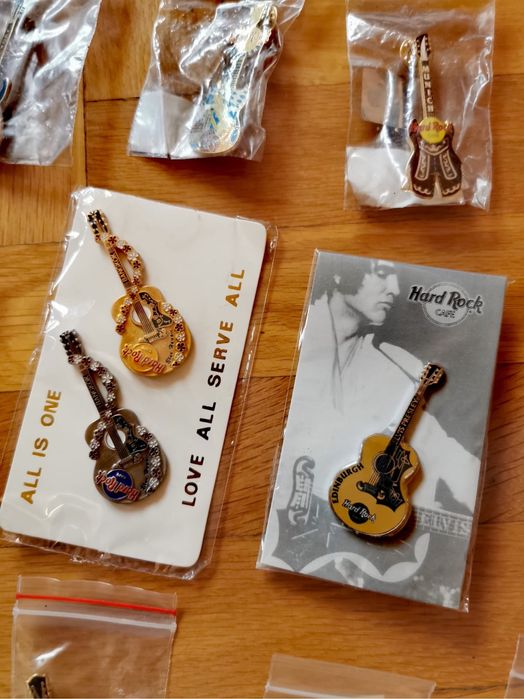 Значки емблеми пинове от HARD ROCK CAFE  чисто нови китарни баджове !
