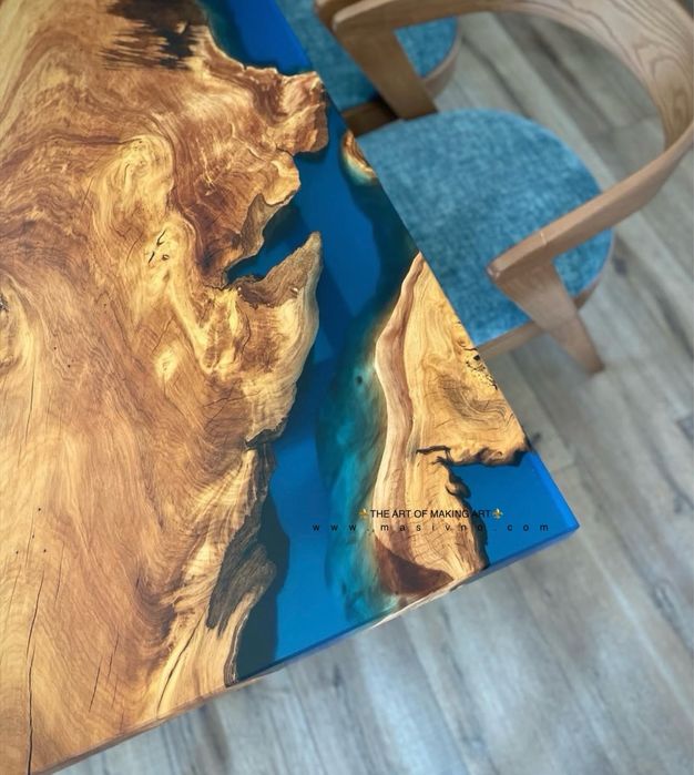 Маса и пейка от естествено дърво