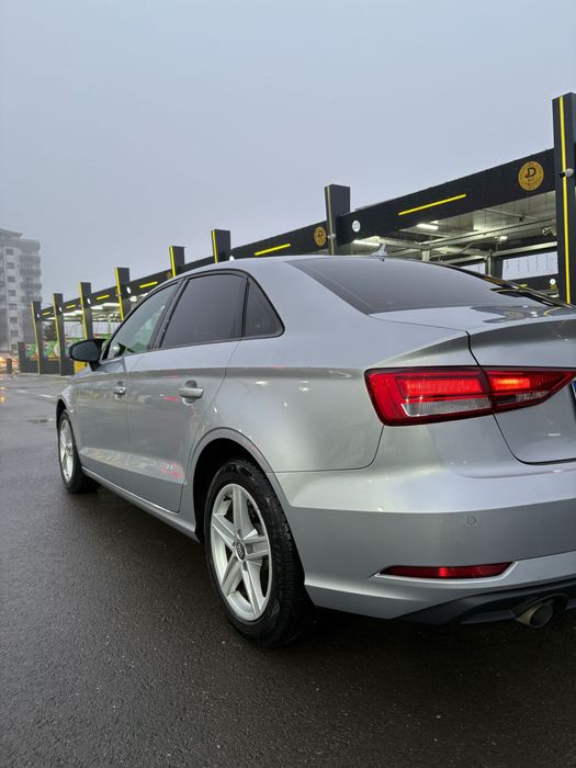 Audi A3 8V 2017 • 1.6 TDI 110 CP • Manual • Carplay