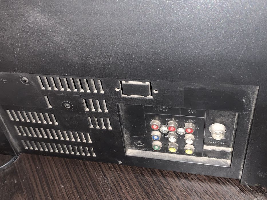 Телевизор Sanyo Б/у с подставкой .