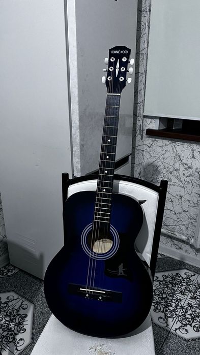 Гитара сатылады. Екі ішегі түсіп қалған(струна)