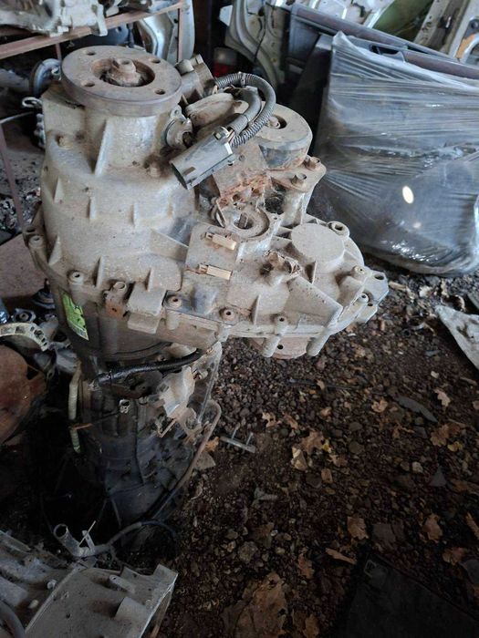 Продавам скоростна кутия и раздатъчна за Кия Соренто 2003г.2,5tdi.