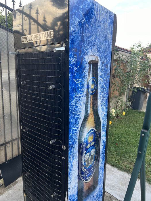 Vitrina frigorifa verticala bauturi lactate