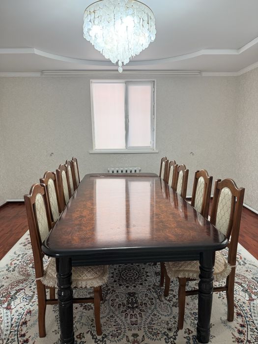 Продаю  гостиннный стол,стулья