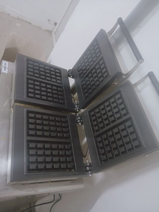 Вафельница почти новый