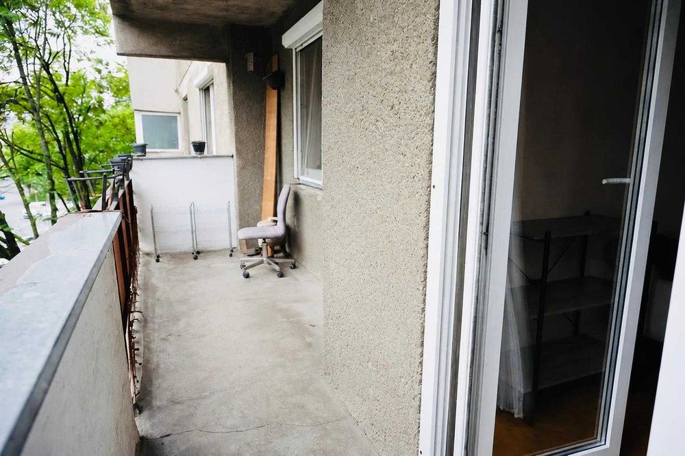 Inchiriez apartament 3 camere, decomandat, ultracentral, etaj 3/10 Bd. Magheru Oradea