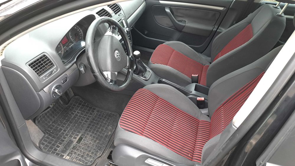 Продавам  голф 5