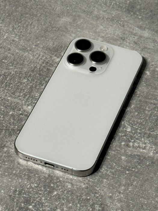 iPhone 15 Pro Meverlocked