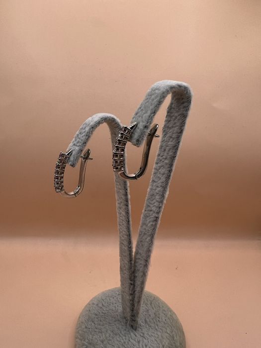 Продам золотые серьги.