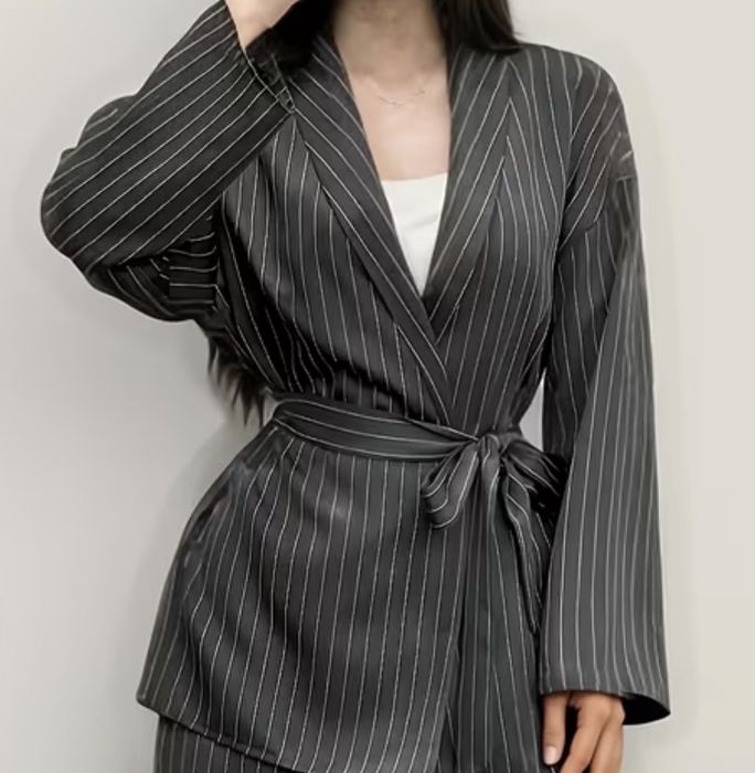 Пиджак с поясом.