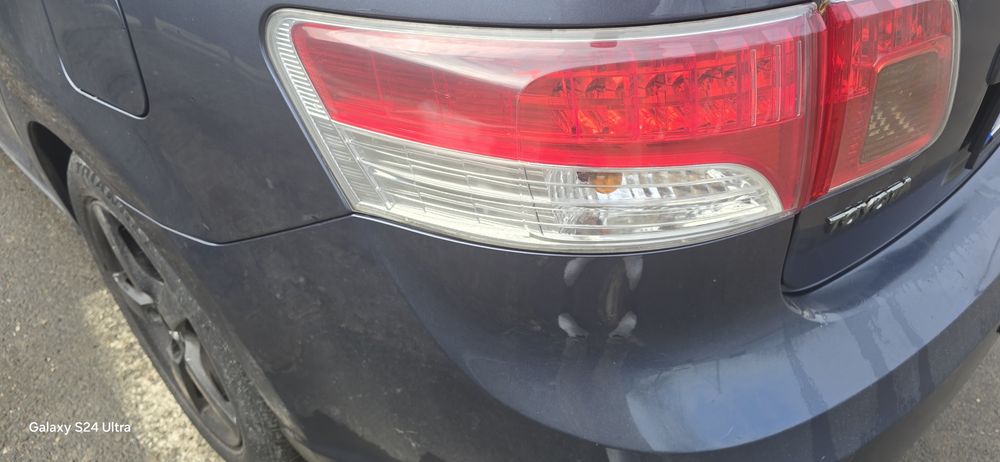 Stop / lampa spate toyota avensis t27 berlina