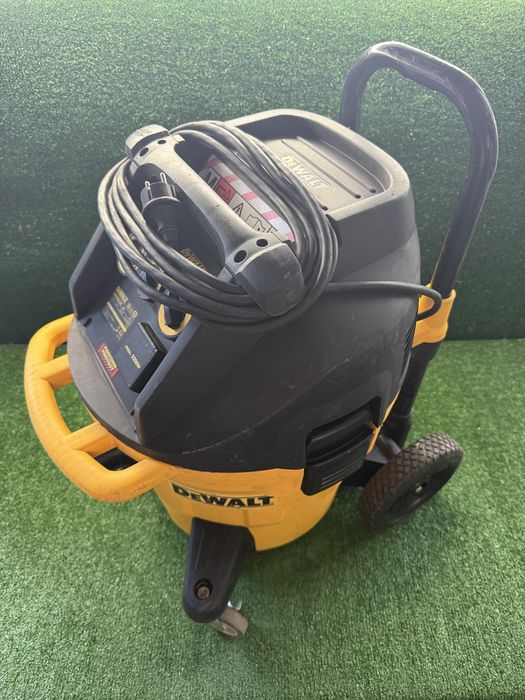 Прахосмукачка за сухо и мокро почистване DeWALT DWV902M -qs