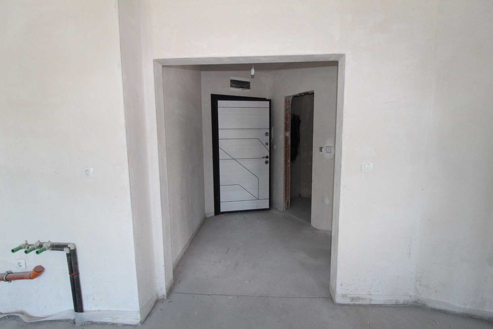 Продава се Двустаен апартамент в Пловдив, Кършияка - 67 кв.м за 2014 €/кв.м - Снимка #1