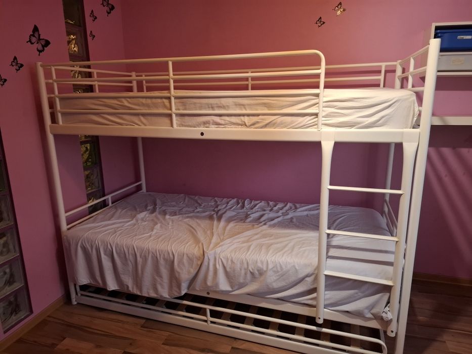 Pat triplu din metal alb!