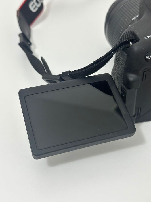 Vând Kit Complet Canon 750D – Ca Nou (Doar 7,150 cadre) + 2 Obiective