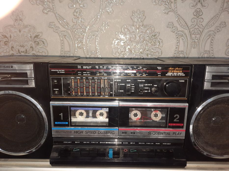 Магнитофон в хорошем состоянии, олган одам хазатиб ишлатади