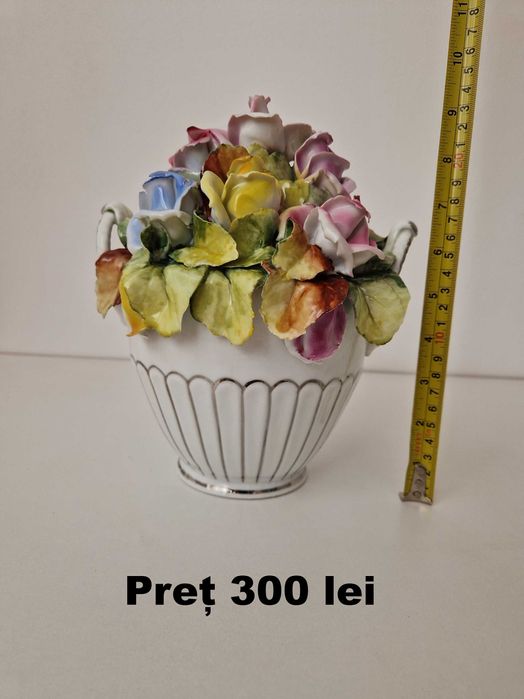 Bibelouri din porțelan cu tematica florala