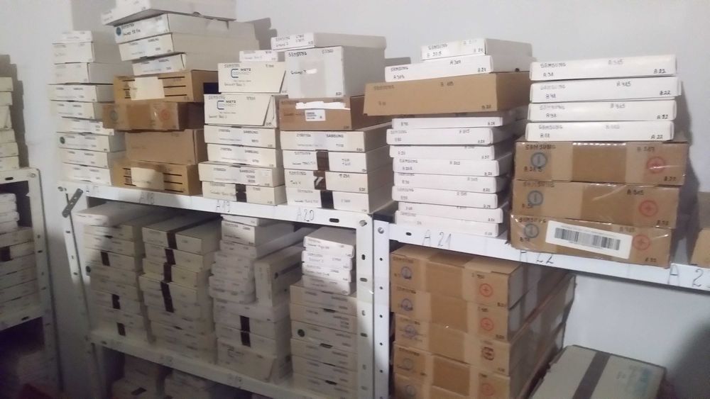 Продавам сервиз за телефони, онлайн магазин оборудване и складова база