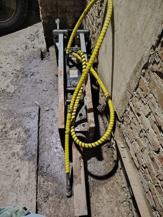 Продам гидромолот Pb180h