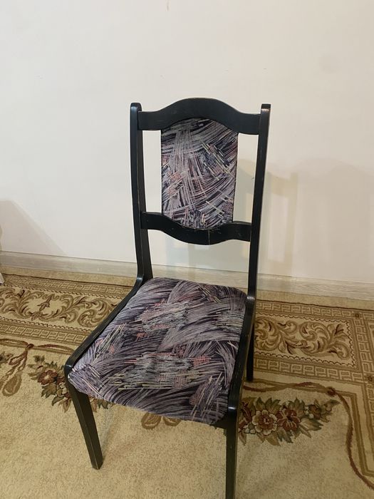 Продаю стулья черного цвета