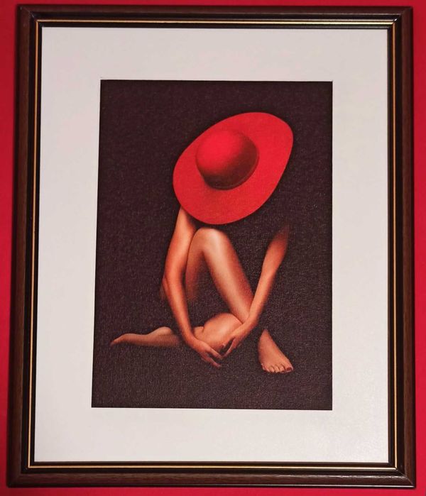 Картина за стена с рамка 35х45 , принт - винил , жена с червена шапка