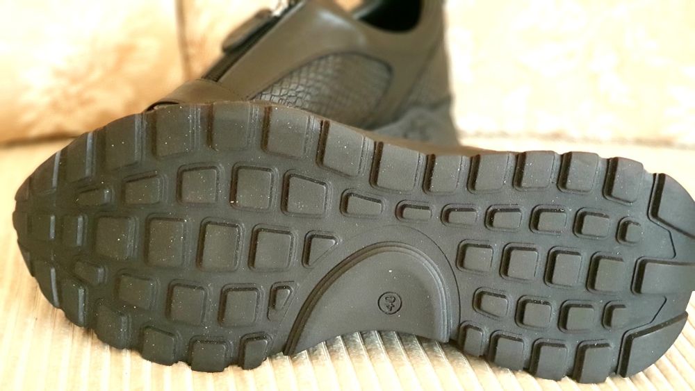 Кроссовки,40размер