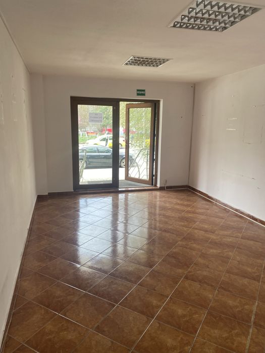 De inchiriat spatiu comercial in  Petrosani