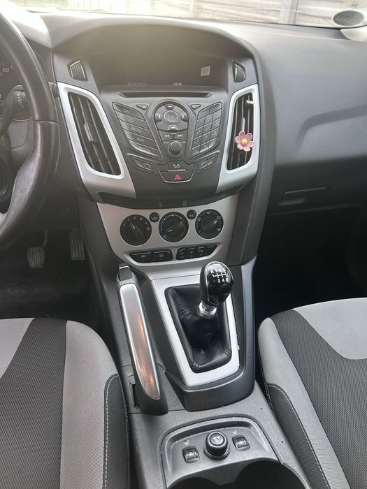 FORD Focus 2013 — imagine 5