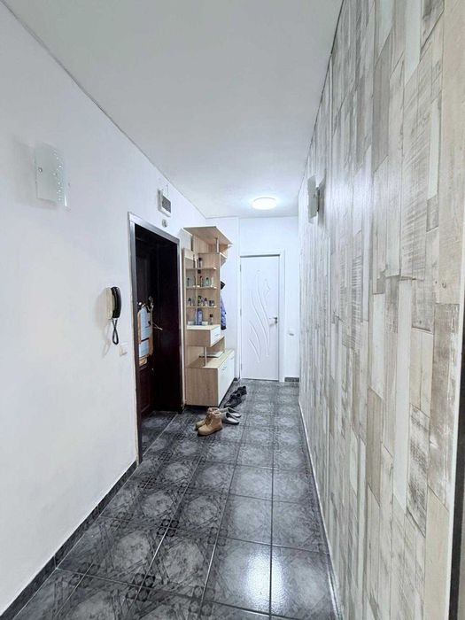 Тристаен тухлен до Гранд МОЛ