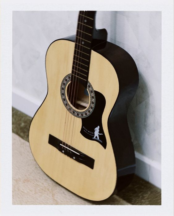 Гитара Мадина сатылады