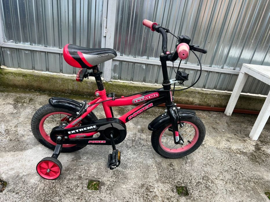 Vând bicicleta copii+ cadou
