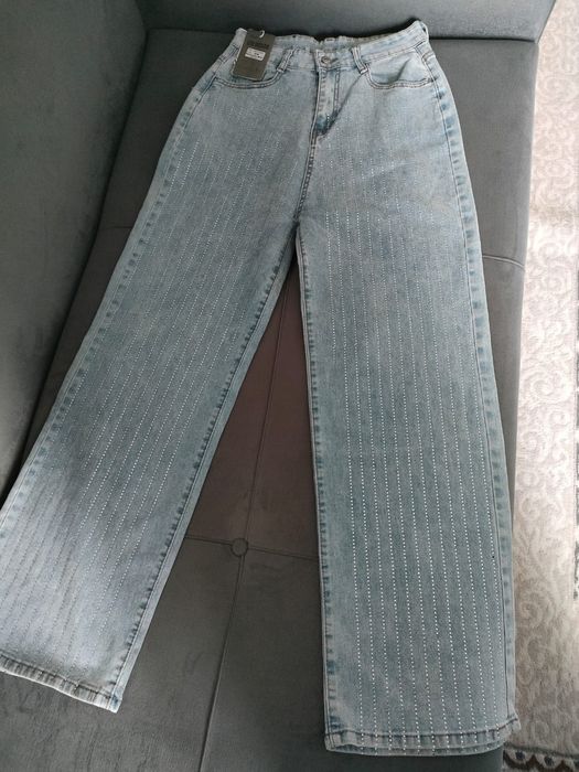 Продам джинсы 28р