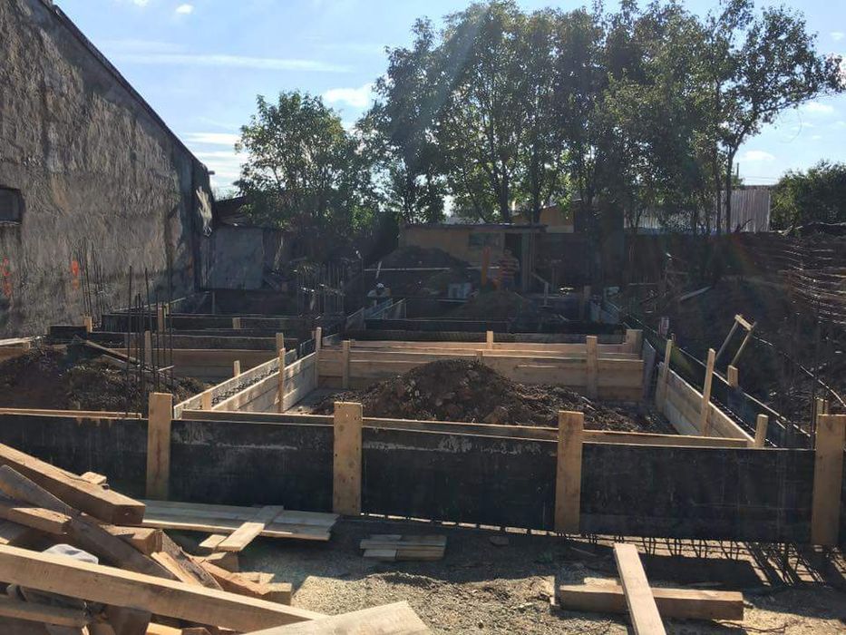 Echipa constructii de la rosu