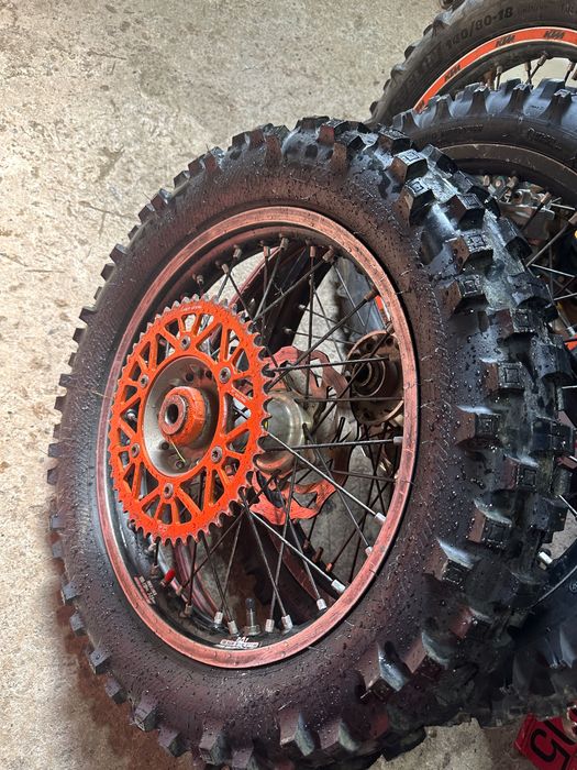 Set jenti 18,21 ktm 300 six days 2023